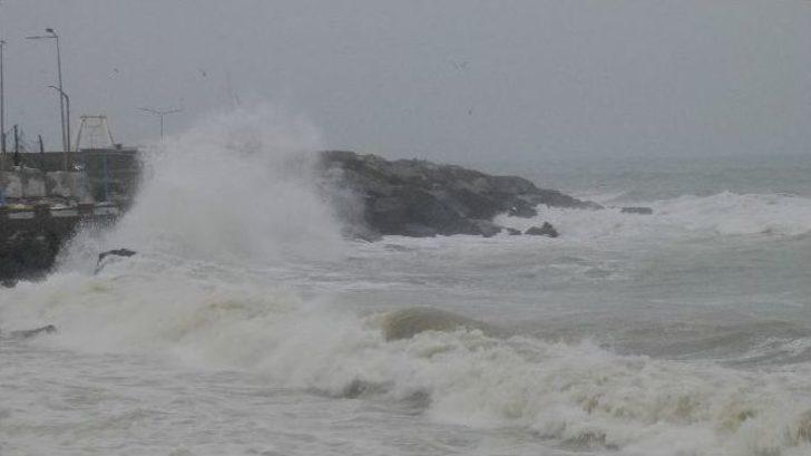 Dev Dalgalar Akçakoca Kıyılarını Dövdü G2