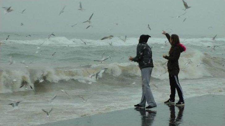 Dev Dalgalar Akçakoca Kıyılarını Dövdü G5