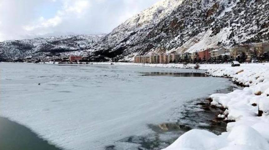 Isparta'da Kar Yaşamı Olumsuz Etkiliyor