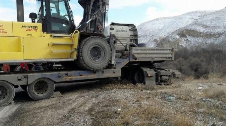 &Ccedil;ekiciyle Polisten Ka&ccedil;arken U&ccedil;urumun Kenarında Asılı Kaldı