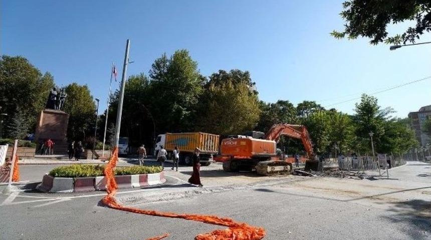 B&uuml;y&uuml;kşehir Belediye Başkanı &Ccedil;akır&rsquo;dan Anıt A&ccedil;ıklaması