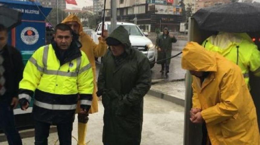 Mersin Sel Altında Okullar Tatil Edildi (3)