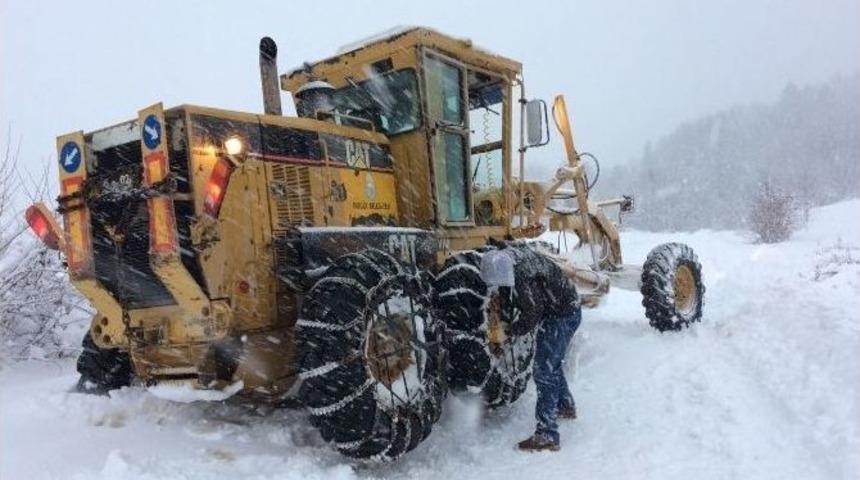 İneg&ouml;l&rsquo;de Karla M&uuml;cadele S&uuml;r&uuml;yor