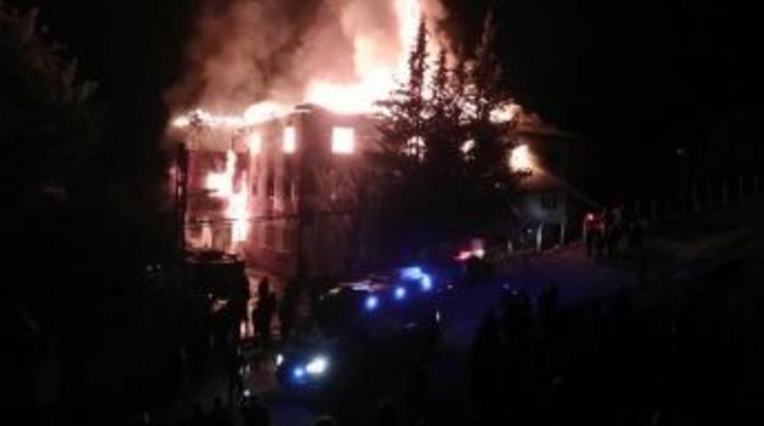 Aladağ'da Yurt Yangınında &Ouml;len Ve Yaralanan &Ccedil;ocukların Ailelerine Yardım