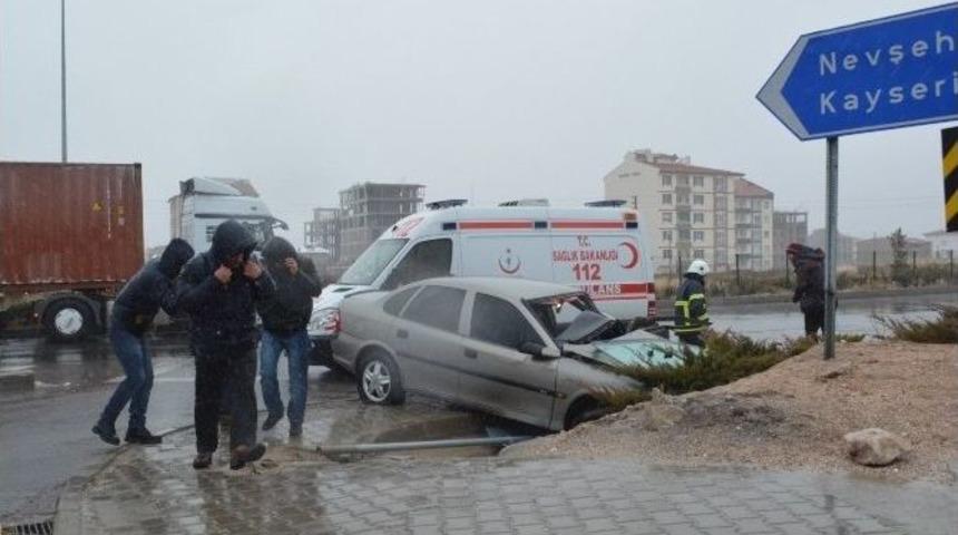 Niğde&rsquo;de Fırtına Kazaya Neden Oldu