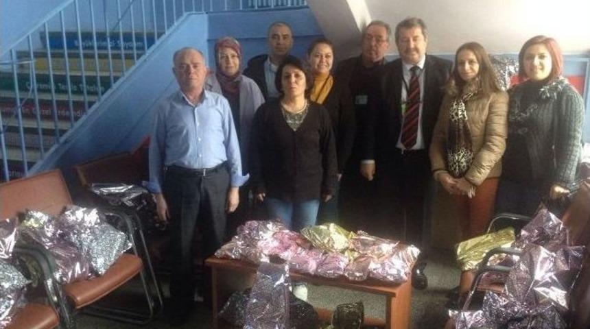 Yeni Yıla Girerken T&uuml;m &Ccedil;ocukların Y&uuml;z&uuml; G&uuml;ls&uuml;n Diye