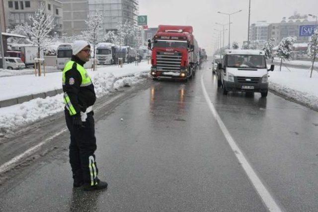 Kar, Hem Eğlence Hem De Çile Oldu