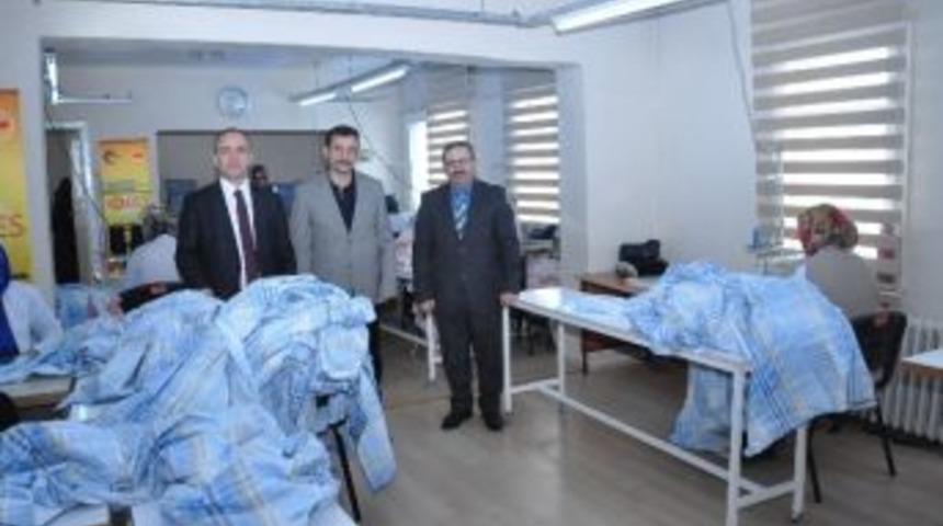 Kaymakam Polat, Giyim At&ouml;lyesinde İncelemelerde Bulundu