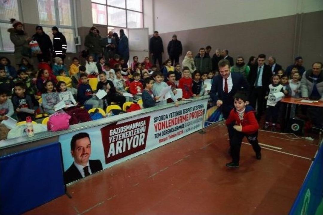 Eski Milli Futbolcu Oğuz &Ccedil;etin Yetenekli Sporcuları Se&ccedil;ti