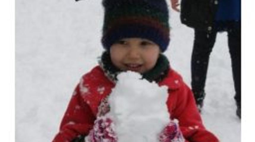 Afgan &Ouml;ğrencilerin Kar Keyfi