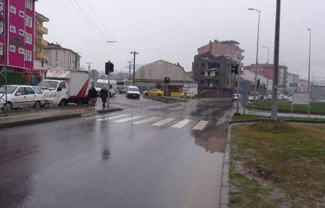 Otomobilin Çarptığı Yaşlı Adam Ağır Yaralandı