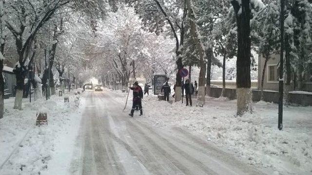 Çankırı’da Kar Yağışı Sevindirdi