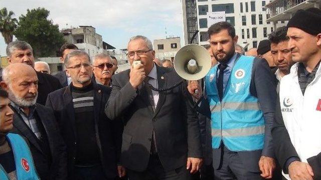 Halep’ten Tahliye Edilen Suriye’lilere Yardımlar Sürüyor