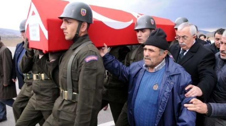 Şehit Uzman &Ccedil;avuş Karadavut'u 5 Bin Kişi Uğurladı