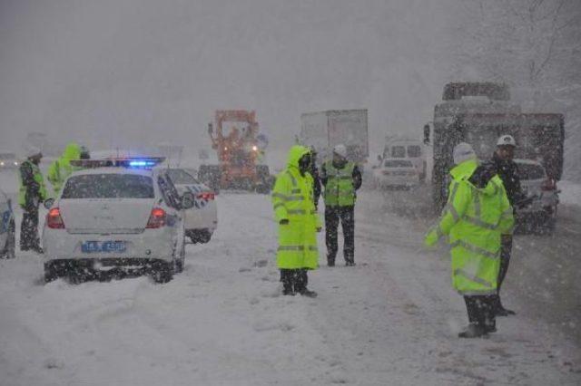 İnegöl'de Ankara Yolu Kısa Süre Kapandı