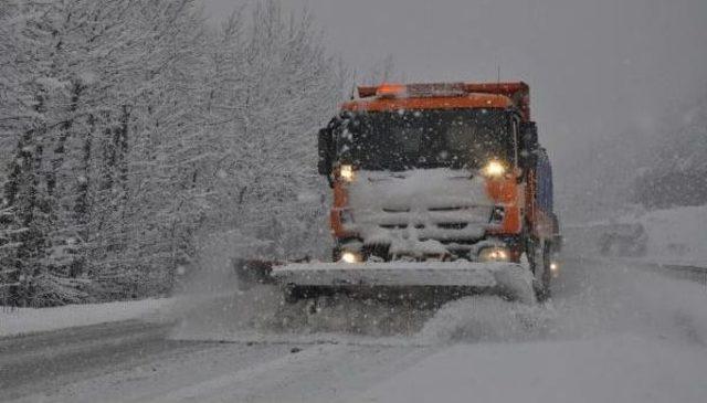 İnegöl'de Ankara Yolu Kısa Süre Kapandı