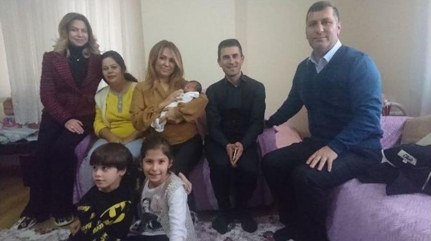 En&ccedil;, Kendi İsmi Koyulan Bebeği Ziyaret Etti