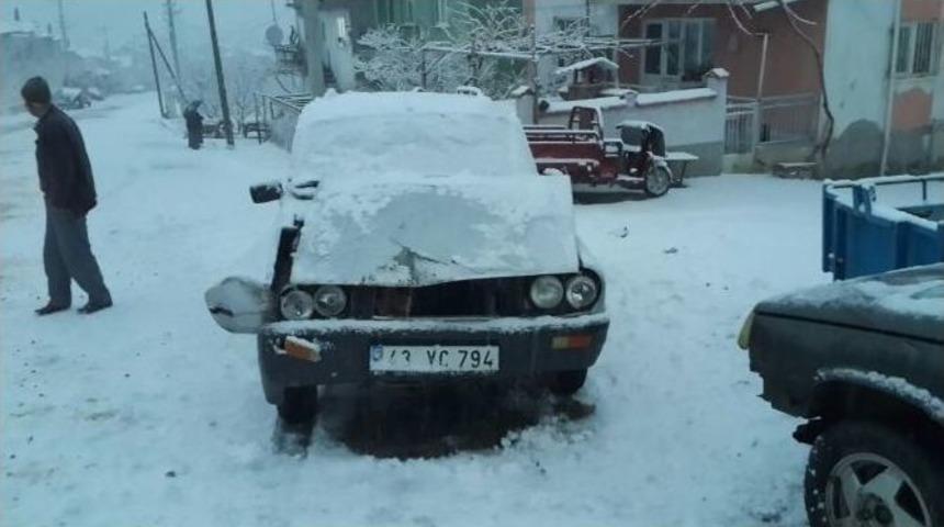 Pazarlar&rsquo;da Trafik Kazası: 3 Yaralı