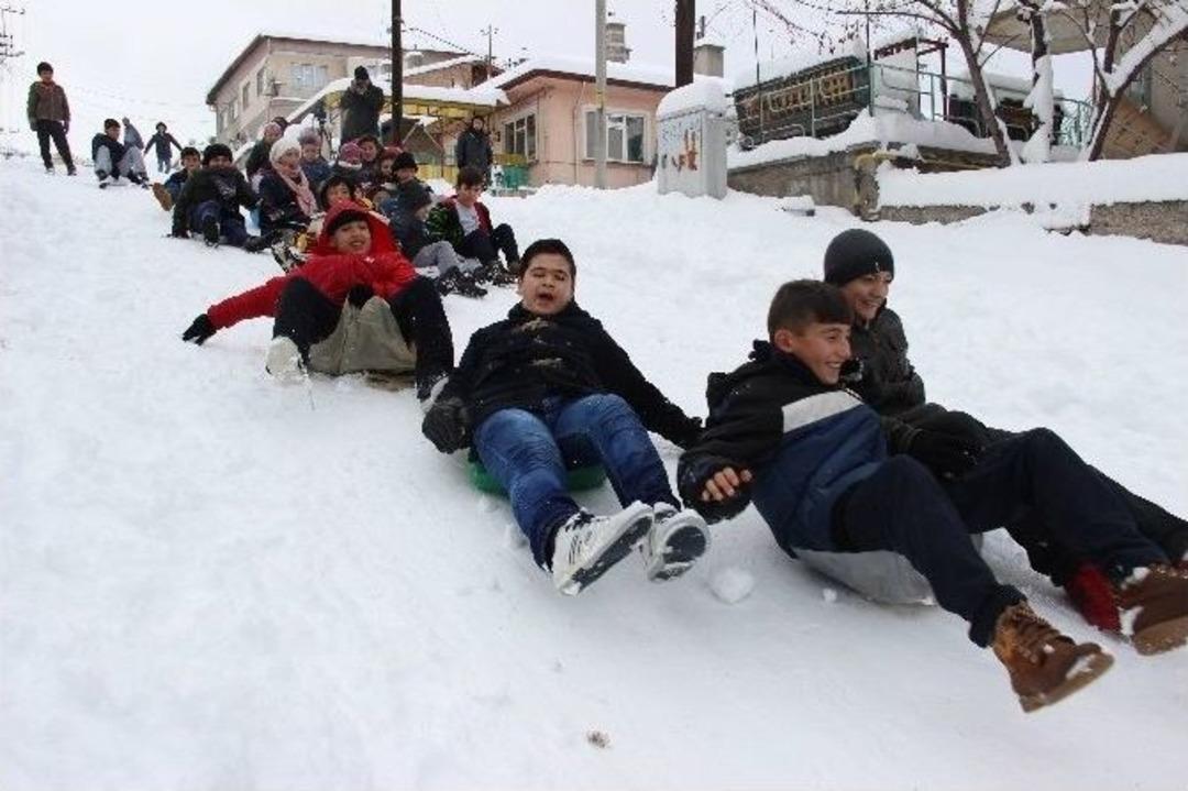 K&uuml;tahya&rsquo;da &Ccedil;ocukların Kayak Keyfi