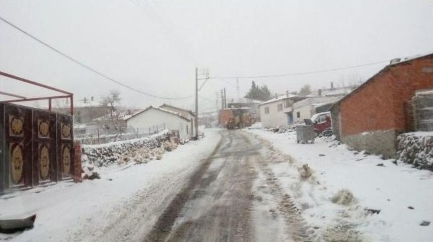 Manisa’da Karla Mücadele Sürüyor