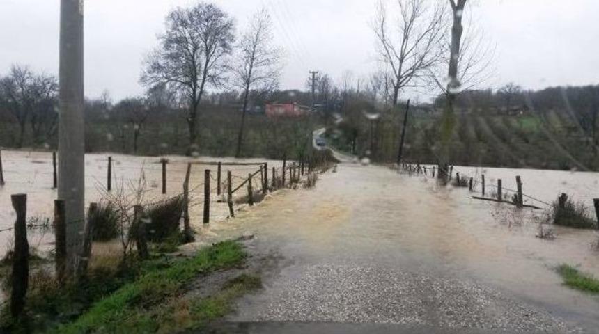 Aşırı Yağış Dereyi Taşırdı, Bağlantı Yolunu Kapandı