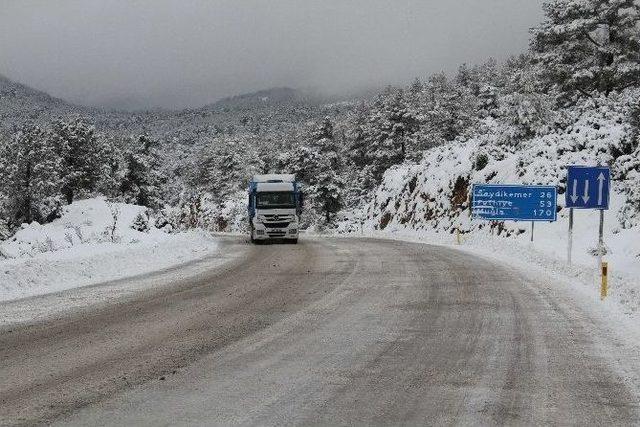 Seydikemer’de Kar Yağışı Hayatı Olumsuz Etkiledi