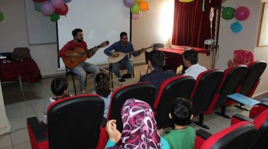 Diyarbakır&rsquo;da Hasta &Ccedil;ocuklara Yeni Yıl S&uuml;rprizi