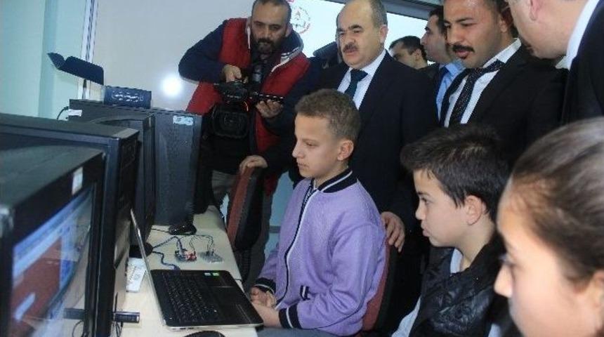 &ldquo;d&uuml;zce Kodluyor&rdquo; Projenin Tanıtımı Yapıldı