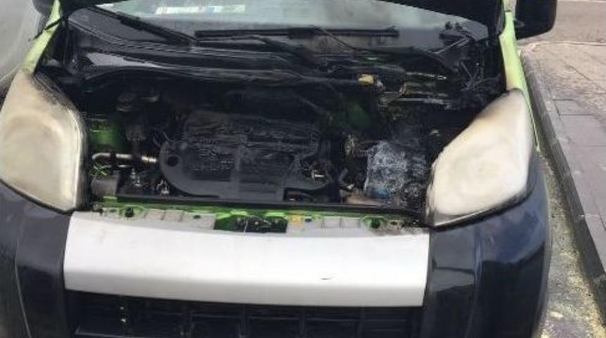 Park Halindeki Hafif Ticari Ara&ccedil; Alev Aldı