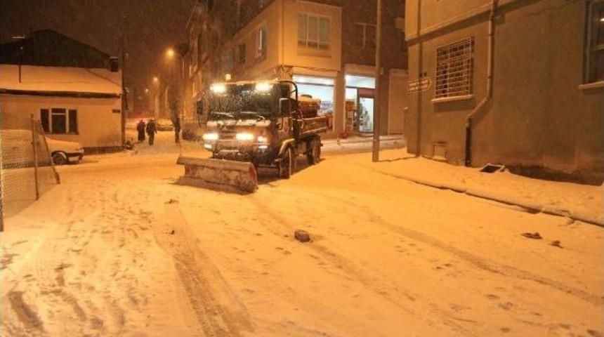 Ekipler Karla M&uuml;cadele Ediyor