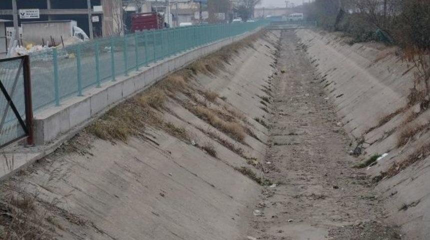 Dere Ve Kanalların Korkulukları Maski&rsquo;den