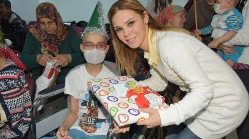 L&ouml;semili &Ccedil;ocuklar İ&ccedil;in Erken Yılbaşı Kutlaması