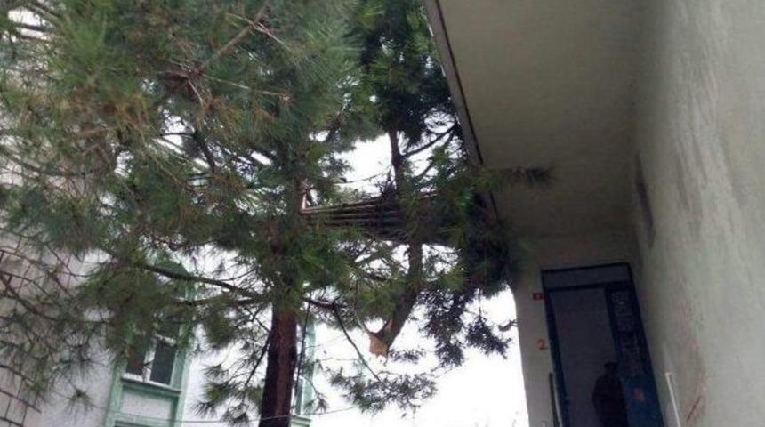 (&ouml;zel Haber) Silivri&rsquo;de Fırtına Caminin Minaresini Yıktı