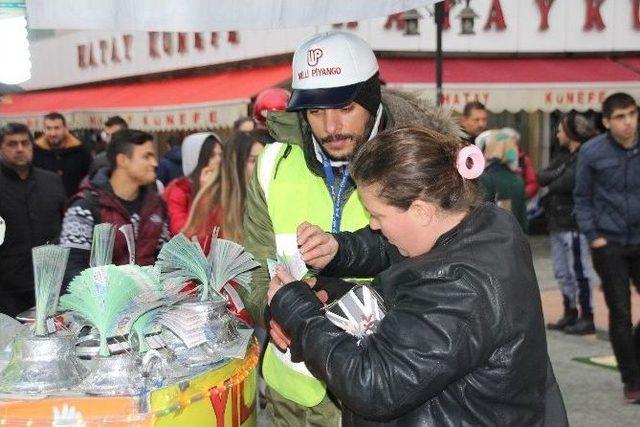 Seyyar Milli Piyango Bayilerinin Yoğun Mesaisi