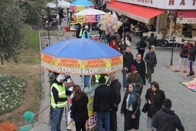 Seyyar Milli Piyango Bayilerinin Yoğun Mesaisi