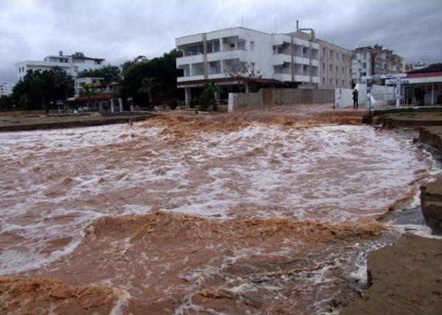 Mersin’In Sel Altında Okullar Tatil Edildi (5)