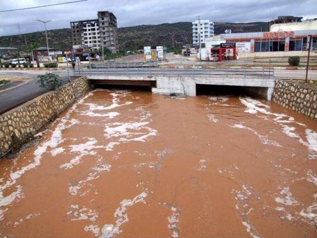 Mersin’In Sel Altında Okullar Tatil Edildi (5)