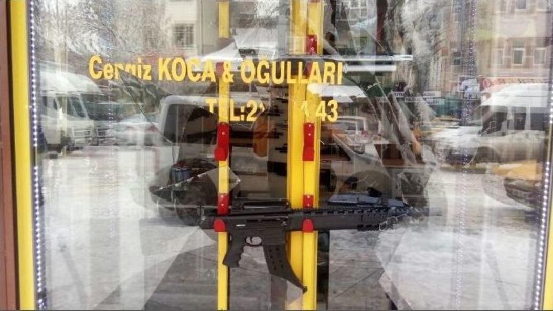 Camı Kırdı, T&uuml;fek &Ccedil;aldı