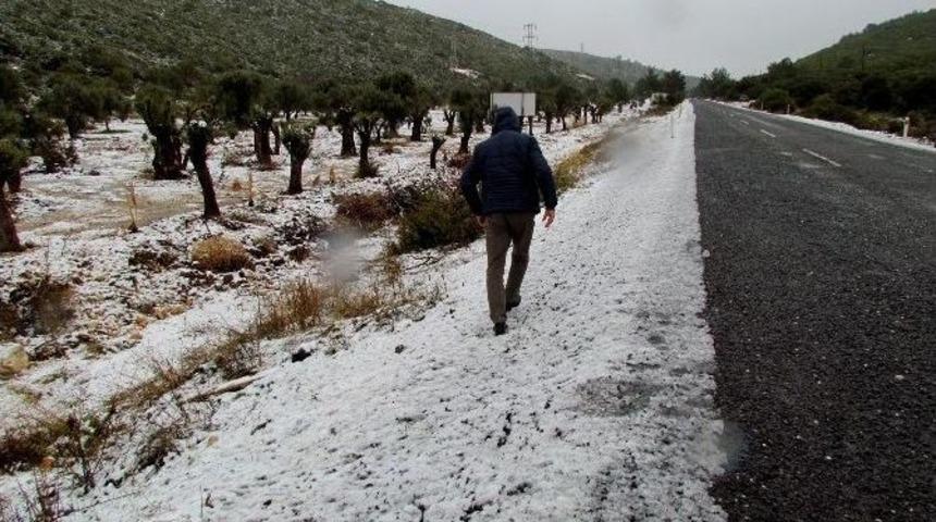 İzmir&rsquo;in O Turistik İl&ccedil;esine De Kar Yağdı