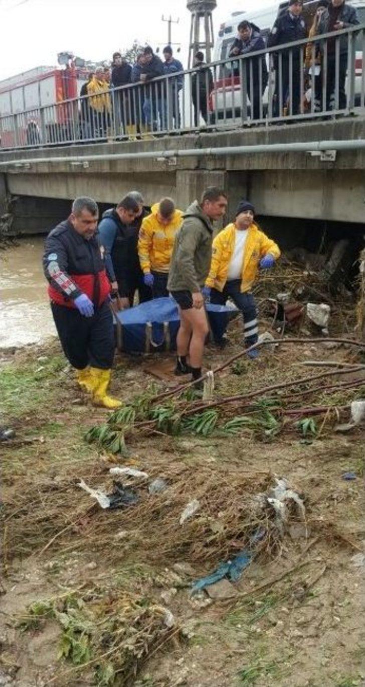 Mersin’de Sel 2 Can Aldı G4