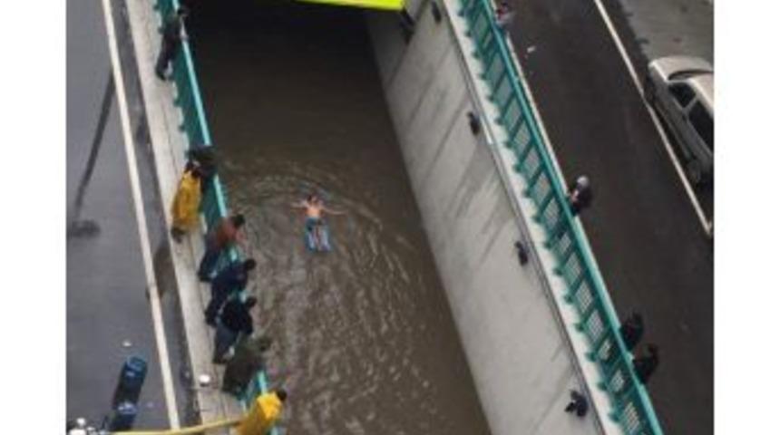 Selde Deniz Yatağıyla Y&uuml;zme Keyfi