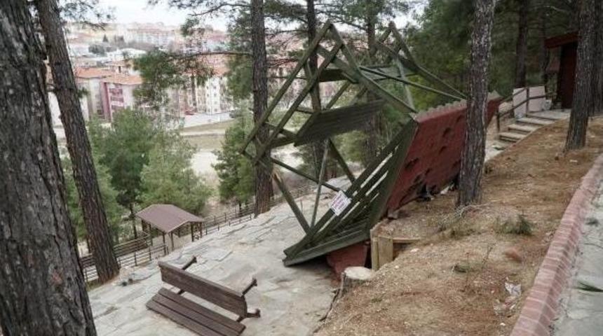 Edirne'de Şiddetli R&uuml;zgar Etkili Oldu (2)