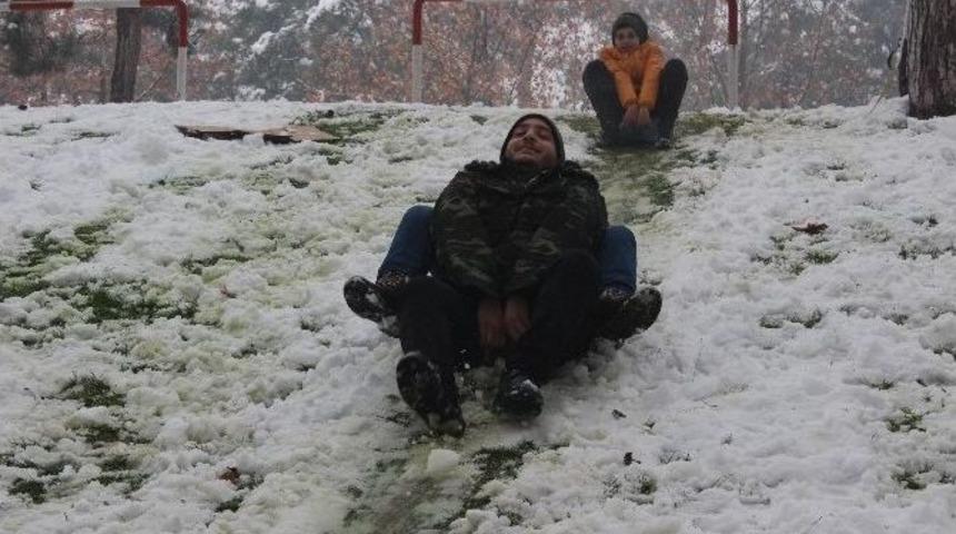 Kar &Ouml;ğrencilere Eğlence Oldu