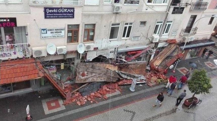 Fethiye&rsquo;de Yağışa Dayanamayan Pergole &Ccedil;&ouml;kt&uuml;