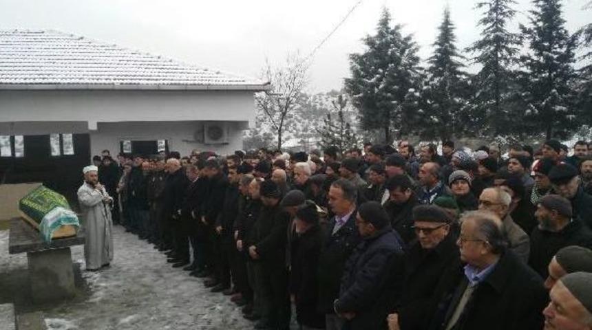 Sinop'ta Yolcu Otob&uuml;s&uuml; Şarampole Yuvarlandı; 4 &Ouml;l&uuml;, 27 Yaralı (3)