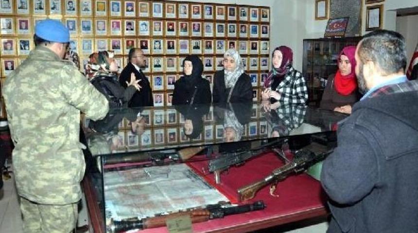 İşitme Engelli Gen&ccedil;lerden, Komandoya Anlamlı Ziyaret