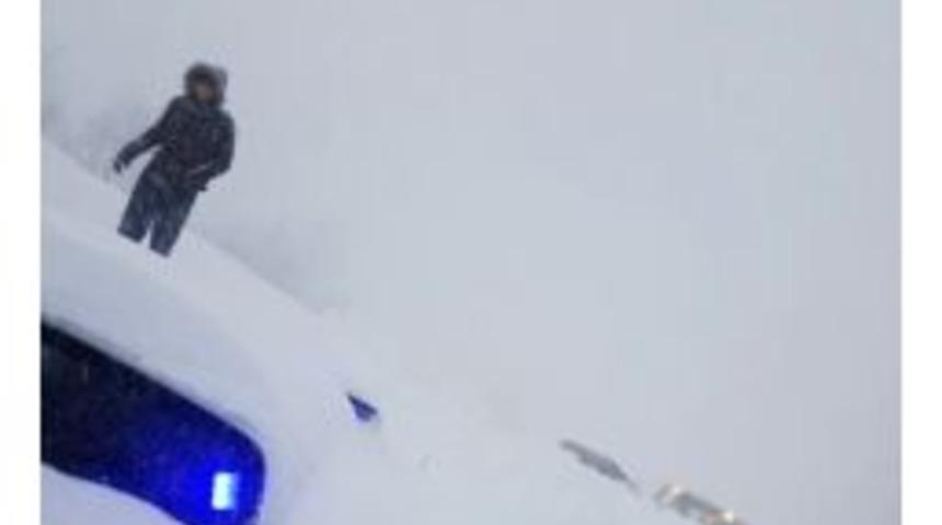 &Ccedil;ığ Altında Kalanlara Yardıma Giden Jandarma Ekiplerinin &Uuml;zerine &Ccedil;ığ D&uuml;şt&uuml;