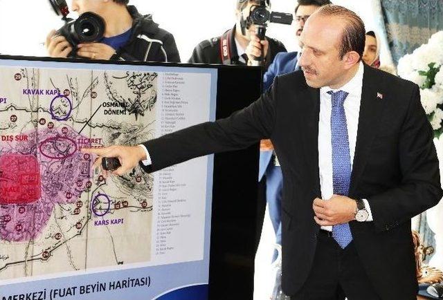 Bakan Elvan Türkiye’de Yatırım Birincisi Olan Sekmen’i Tebrik Etti