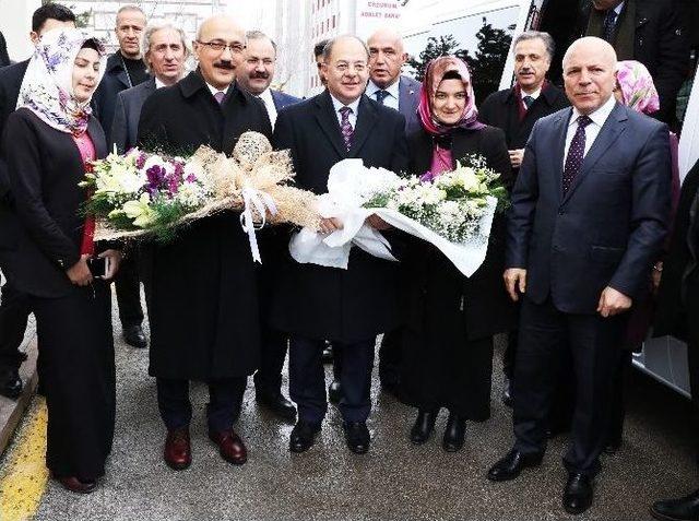 Bakan Elvan Türkiye’de Yatırım Birincisi Olan Sekmen’i Tebrik Etti