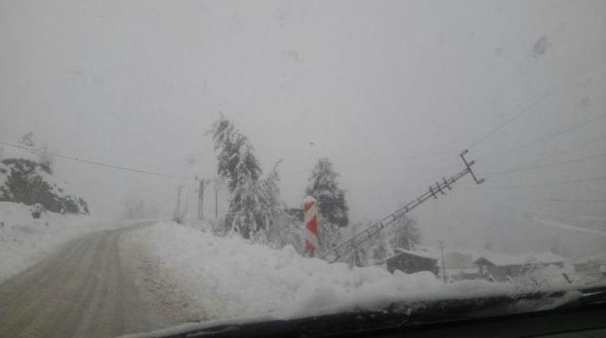 Toroslar Edaş Adana&rsquo;da Kış Şartlarında M&uuml;cadeleye Devam Ediyor